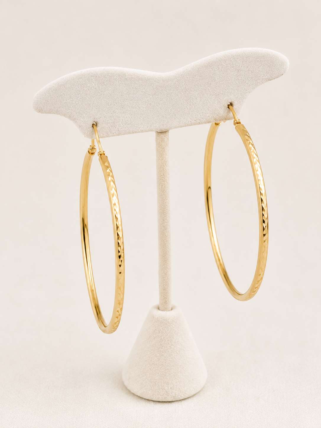 Hoop Earrings in Diamond-Cut Textured