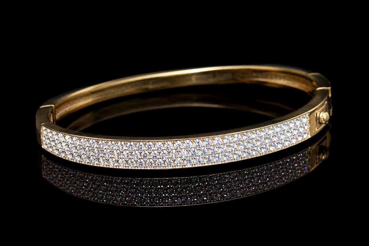 Bangle in Gold Color