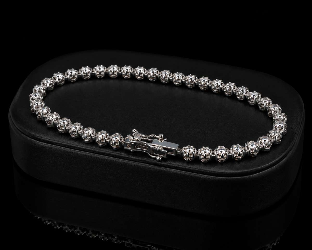 Four Leaf Clover Diamonds Bracelet - Image Main