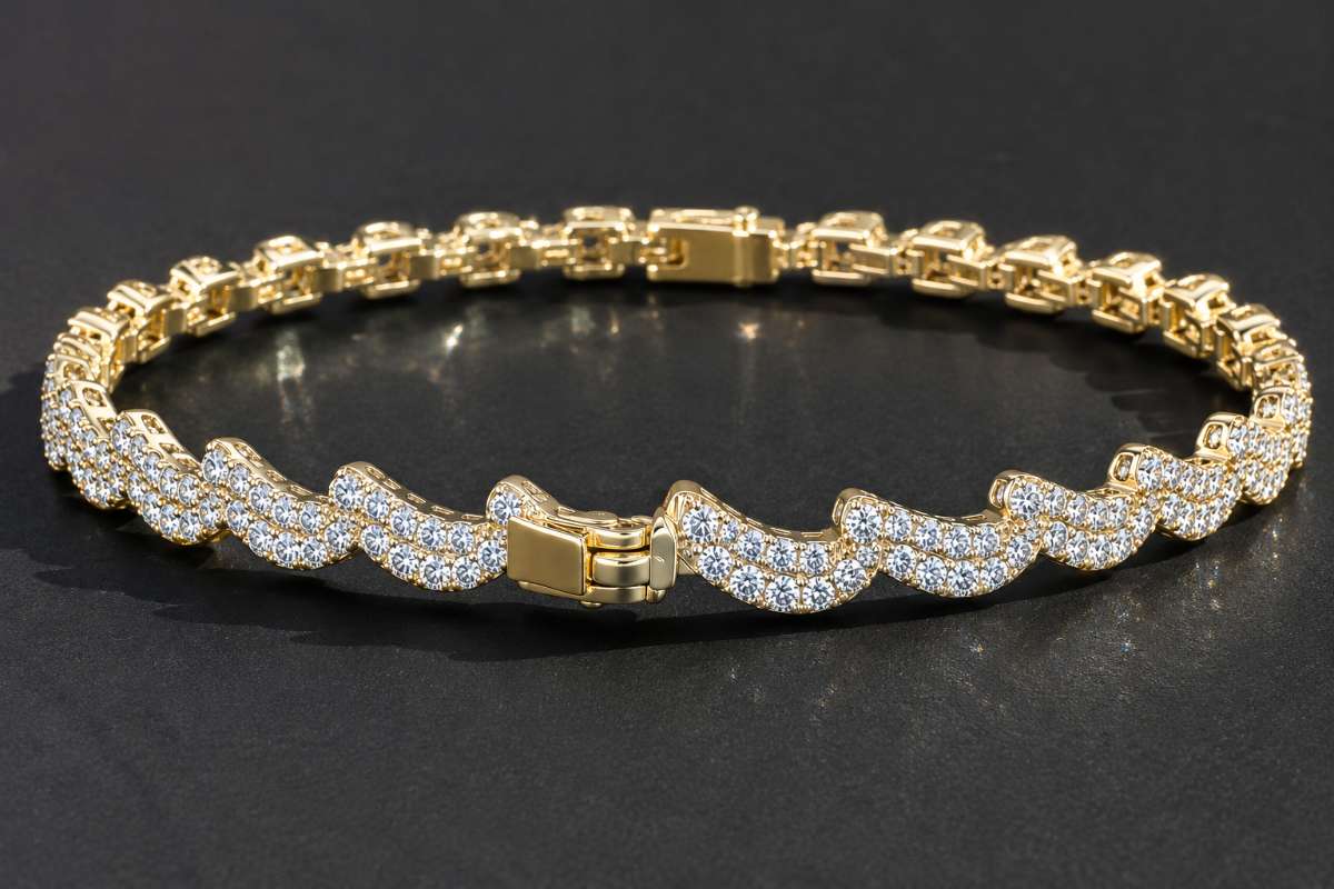Czs Bangle in Gold Color - Image Main